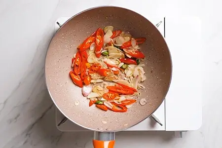 Several hands holding beer glasses